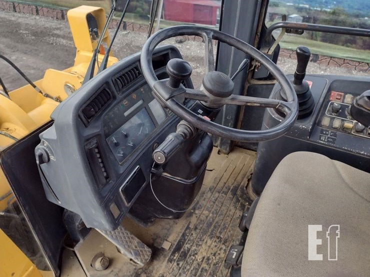 2003-deere-744j-image-11