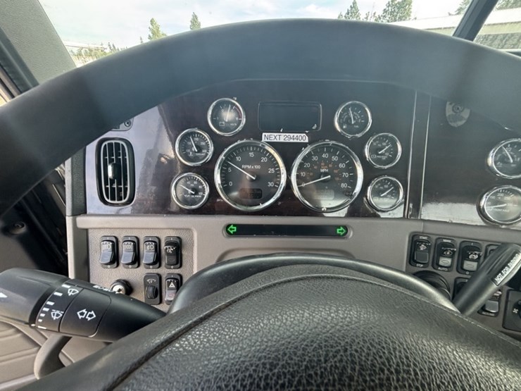 2018-peterbilt-367-image-31