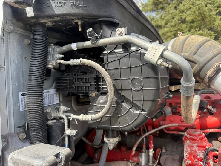 2015-peterbilt-579-image-25