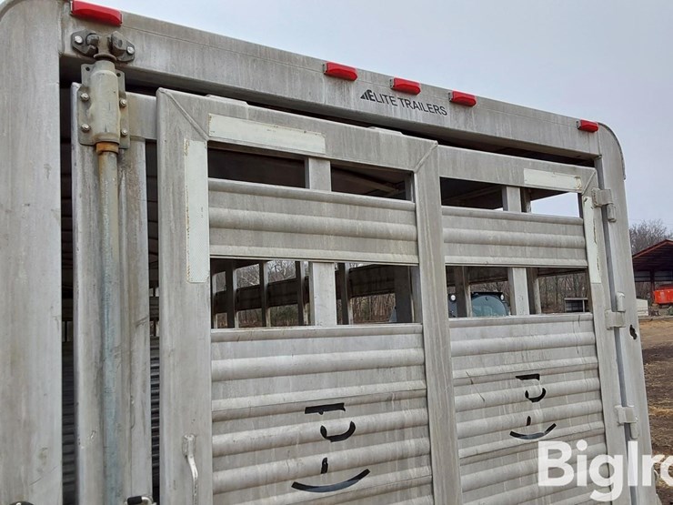 2007-elite-26'-t/a-aluminum-livestock-trailer-image-19