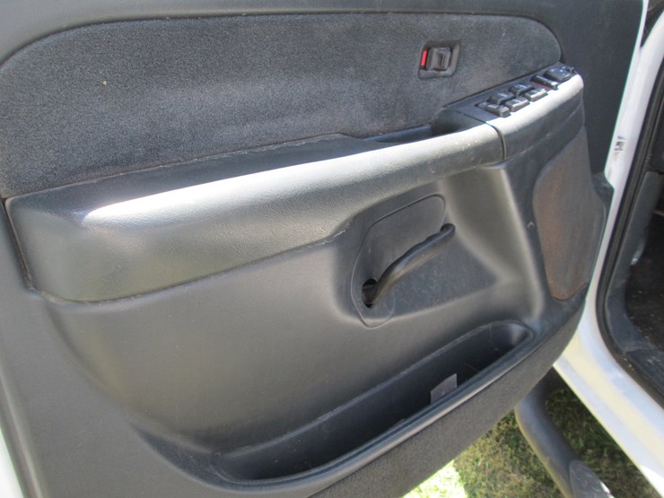 2001-chevrolet-3500-image-29