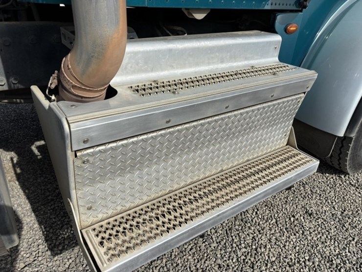 2018-peterbilt-367-image-27