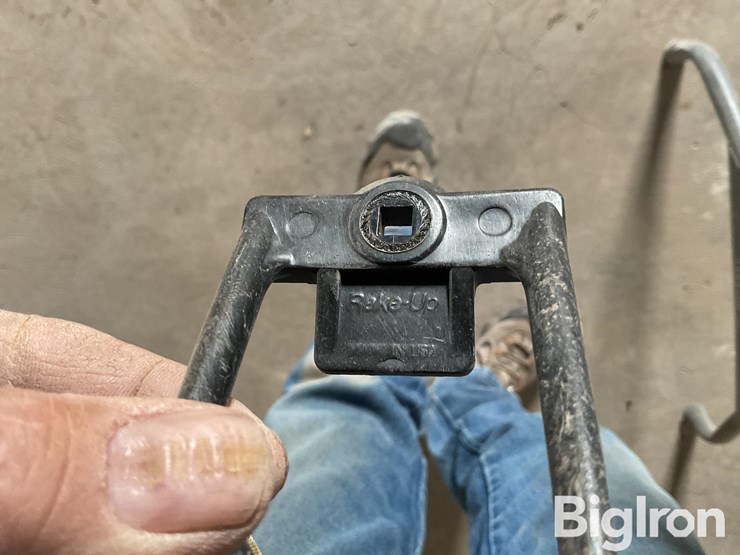 rake-up,-macdon-poly-pickup-header-teeth-image-16