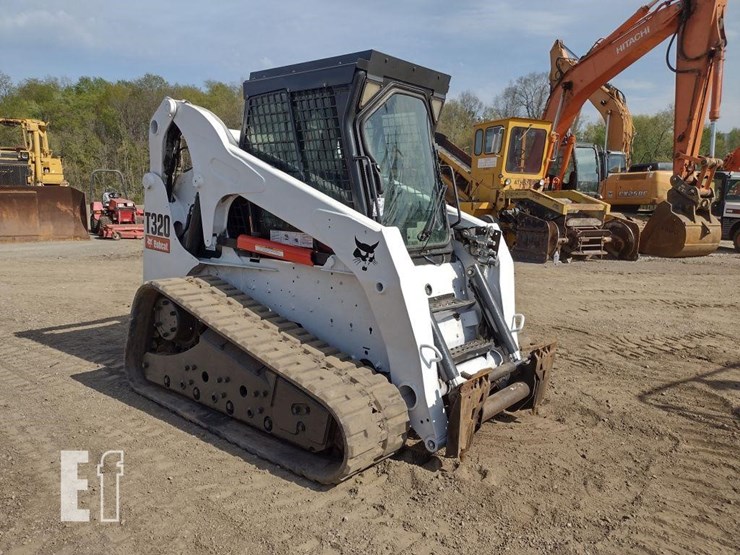 2009-bobcat-t320-image-34