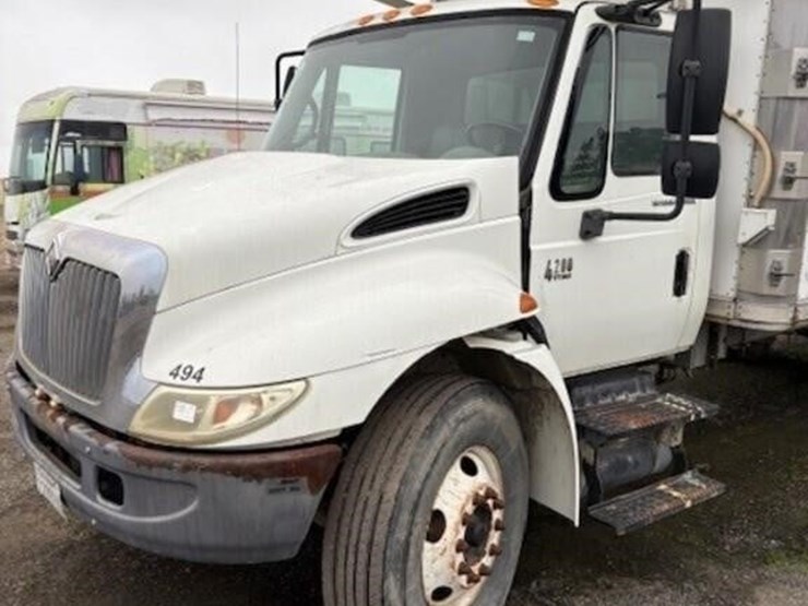 2006-international-durastar-4200-image-11