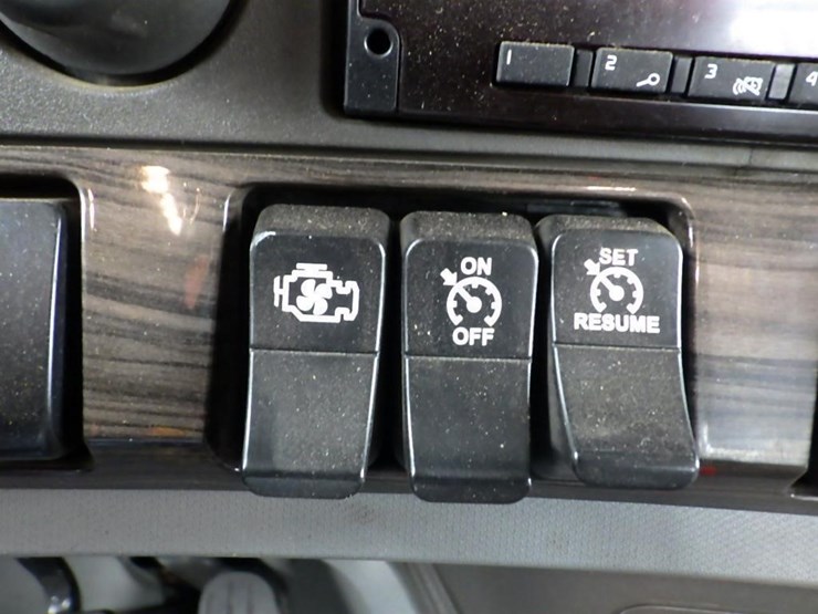 2017-kenworth-t800-image-79