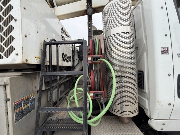 2012-international-7600-image-19