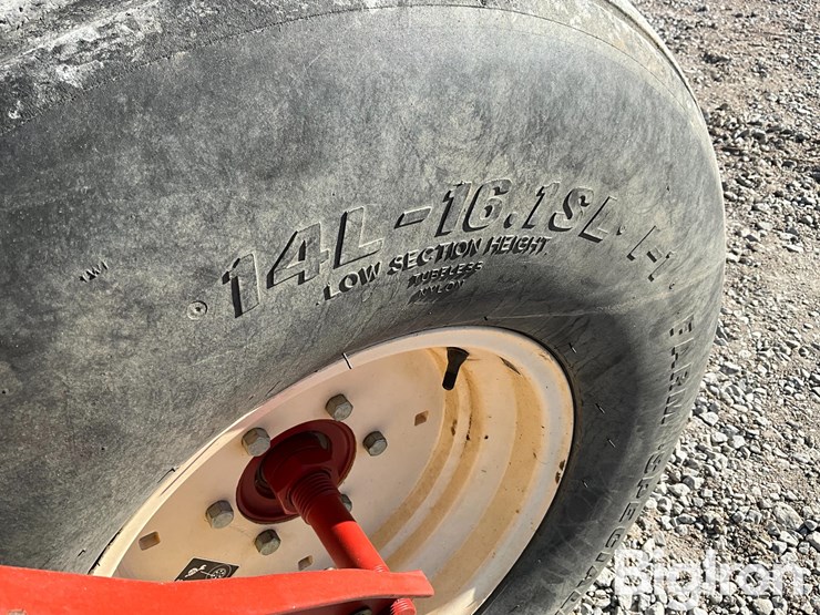 2011-new-holland-h8080-image-17