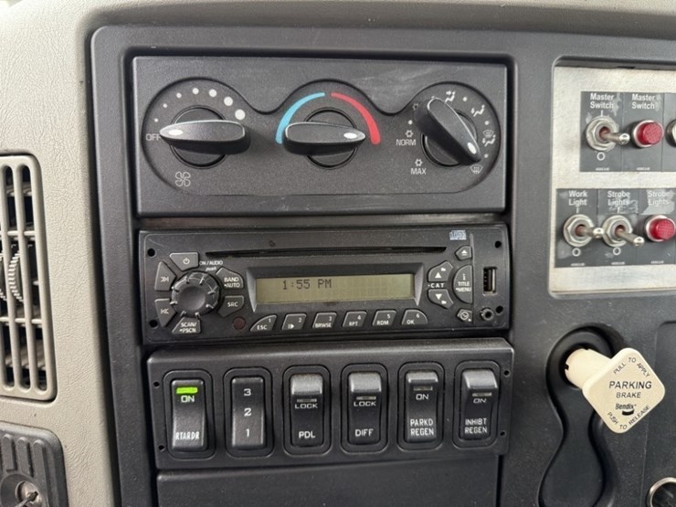 2012-international-7600-image-39