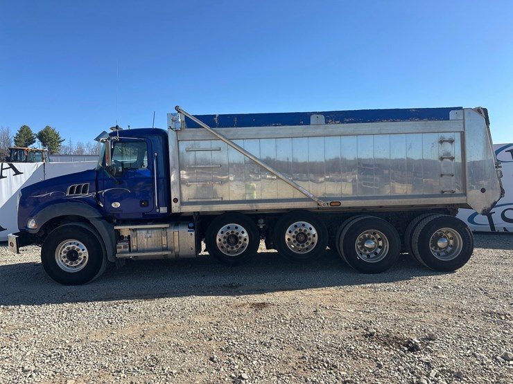 2019-massey-ferguson-8-image-2