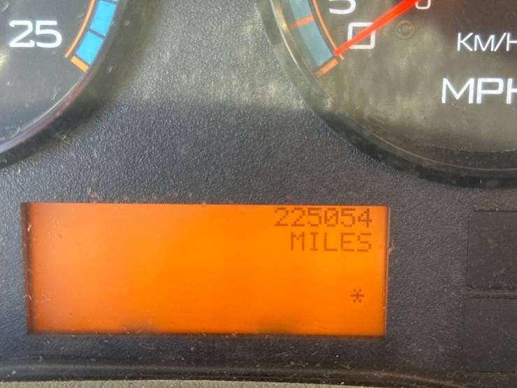 2012-international-7600-image-26