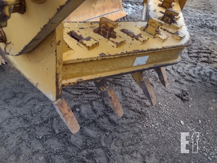 2010-caterpillar-120m-image-32