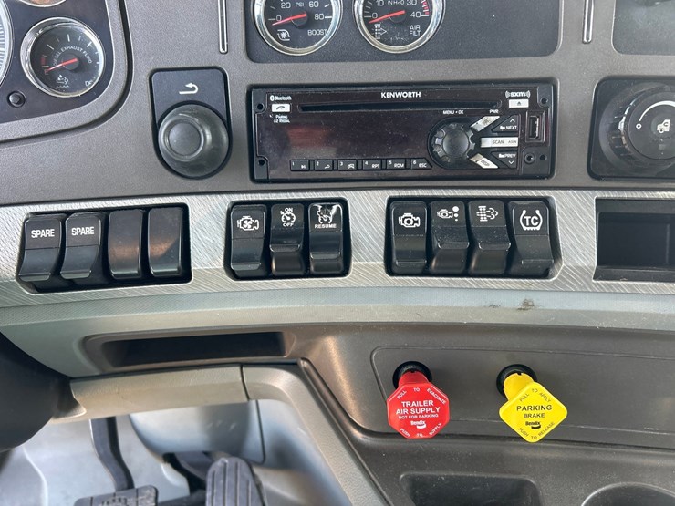 2018-kenworth-t680-image-68