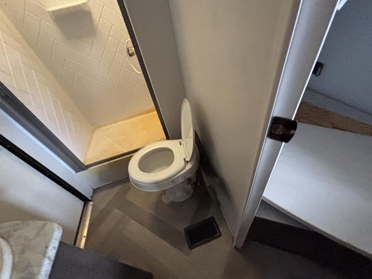 2020-wildwood-wdt26dbud-ca-travel-trailer-image-40