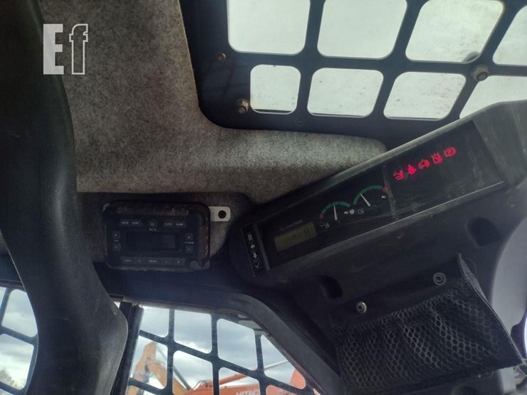 2020-deere-331g-image-8