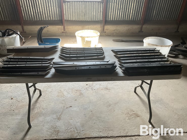 moldboard-plow-lays-image-6