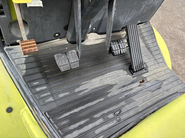 clark-cdp40-forklift-image-26