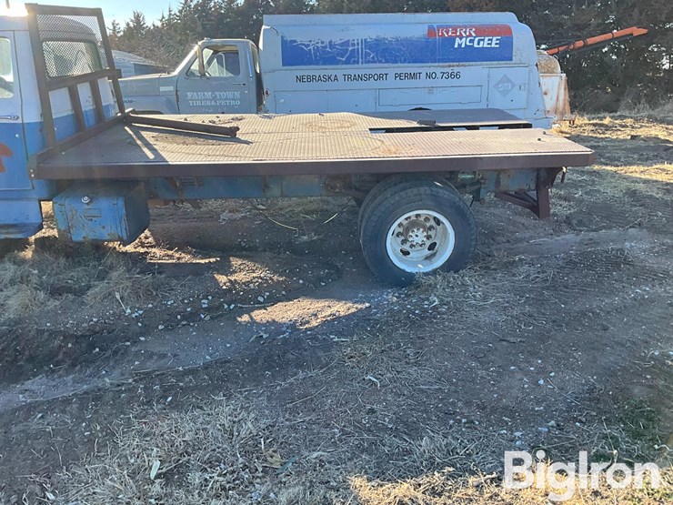 1976-international-1600-s/a-flatbed-truck-image-9