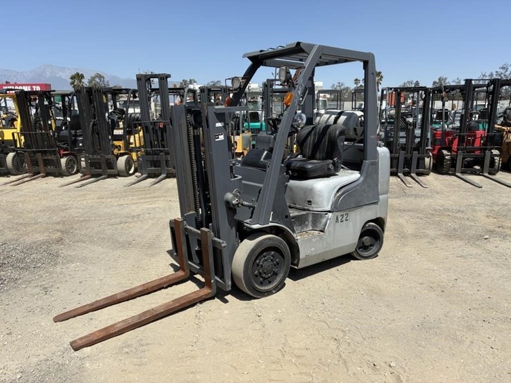 2011-nissan-a22-mcp1r2a25lv-forklift-image-1