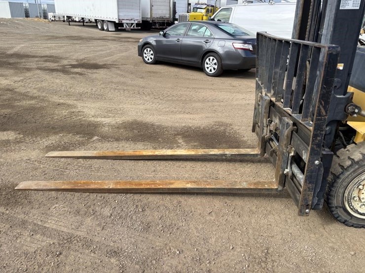 2015-yale-gdp80-forklift-image-9