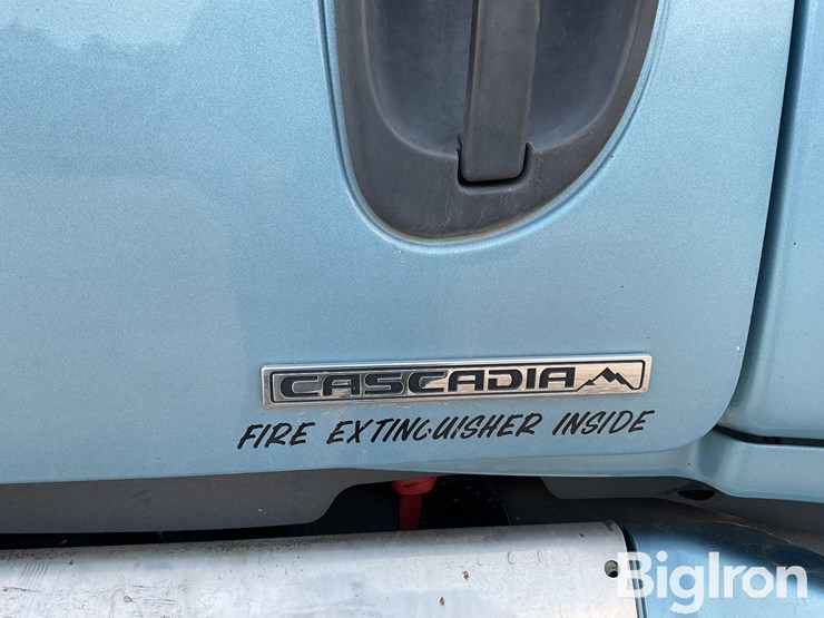 2012-freightliner-cascadia-113-image-9