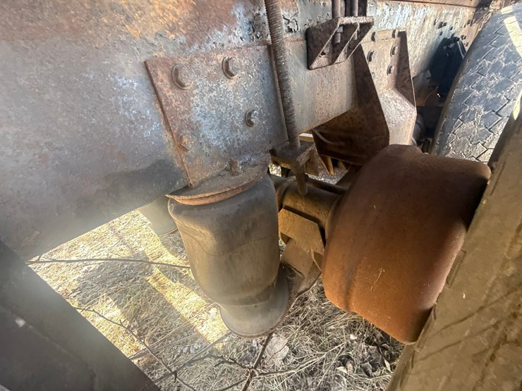 1996-ford-l9000-image-34