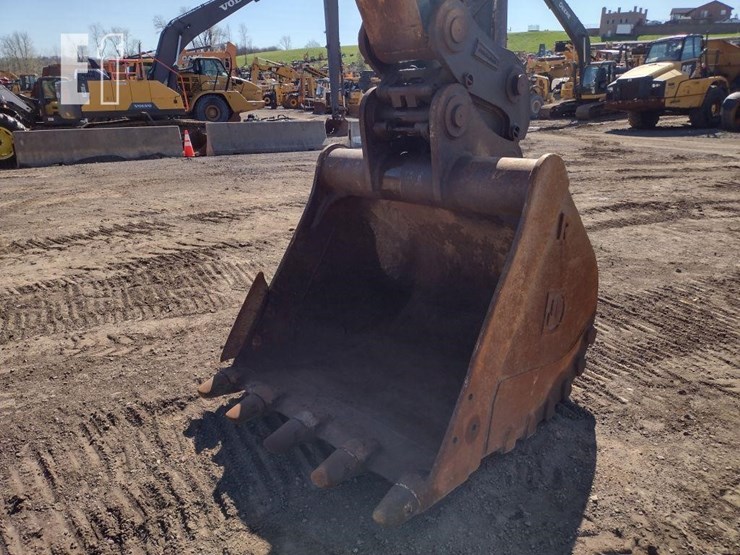 2014-deere-245g-lc-image-28