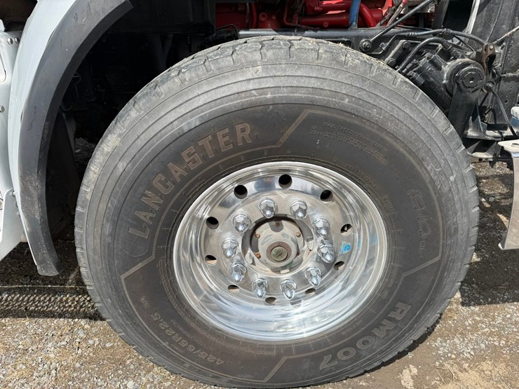 2015-peterbilt-579-image-83