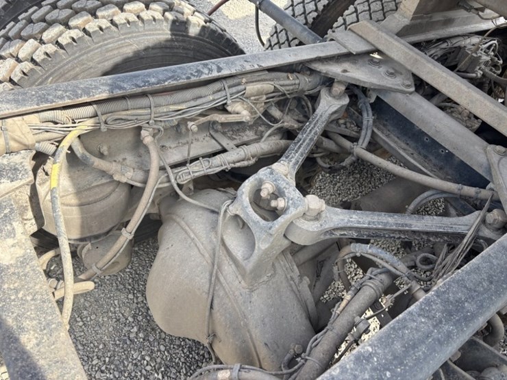 2013-kenworth-t800-image-24