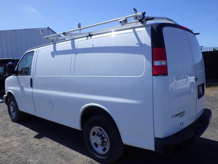 2016-chevrolet-express-2500-image-4