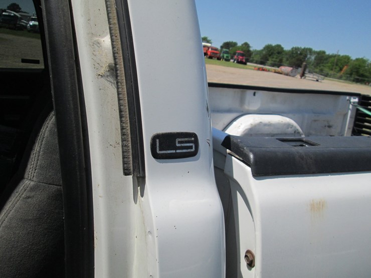 2001-chevrolet-3500-image-24