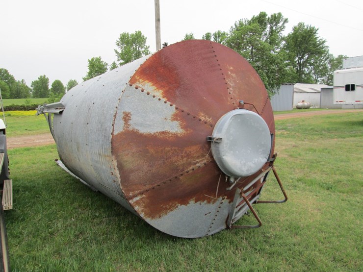 #46186-•-over-head-feed-bin-image-4