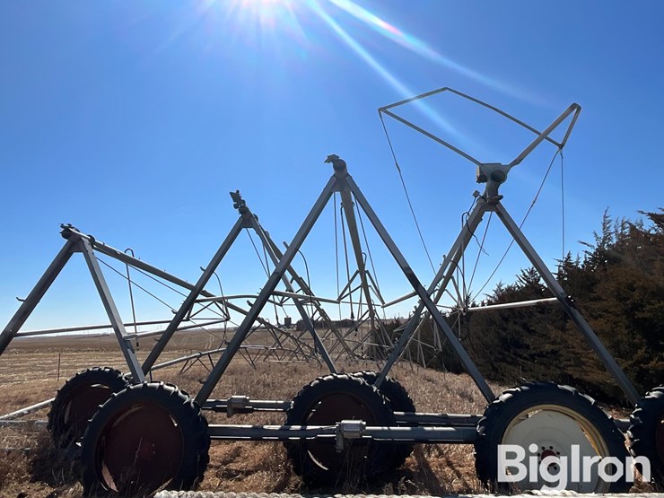 reinke-center-pivot-w/pipe-drops-sprinkler-image-13