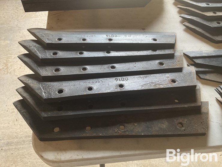 moldboard-plow-lays-image-18