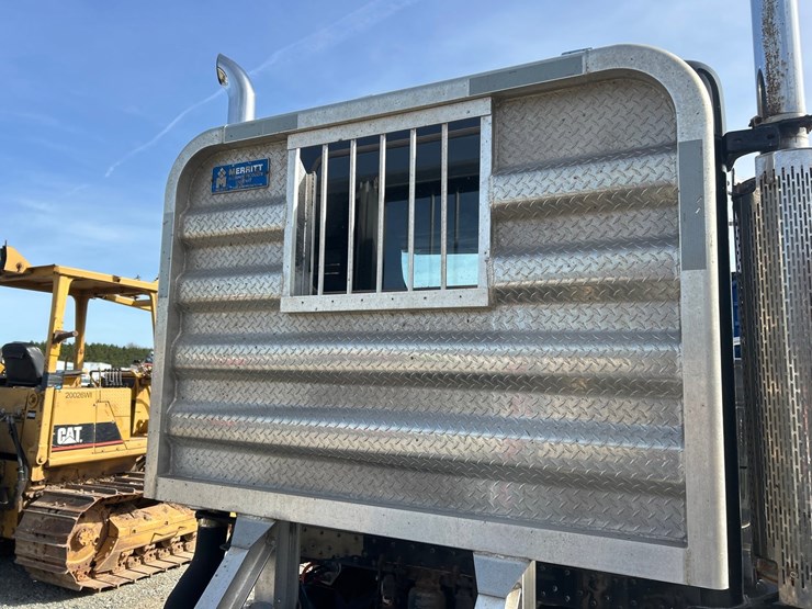 peterbilt-388-image-17