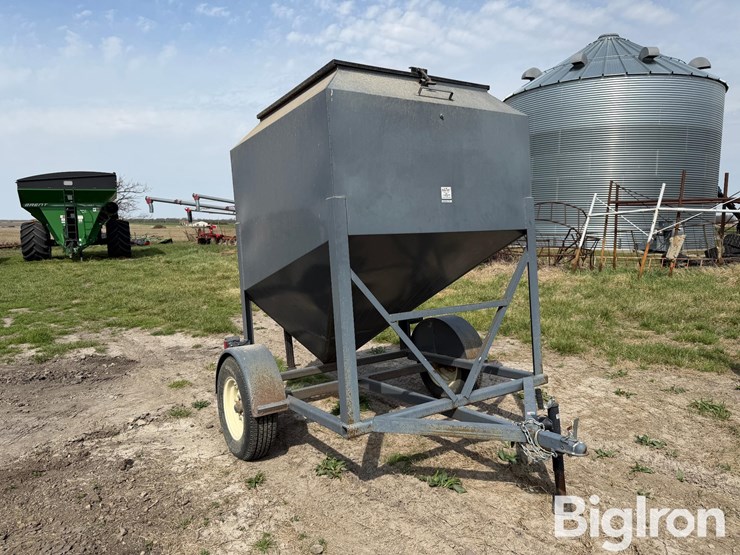 l-h-versa-tote-portable-feed-bin-image-1