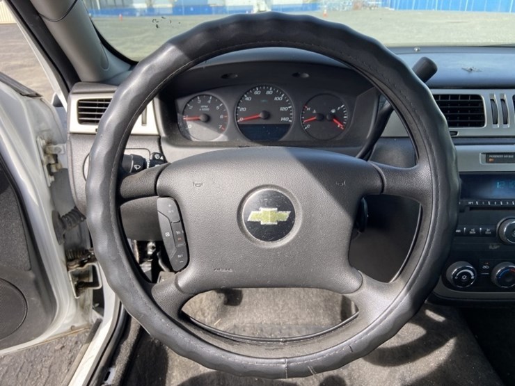 2011-chevrolet-impala-sedan-image-18