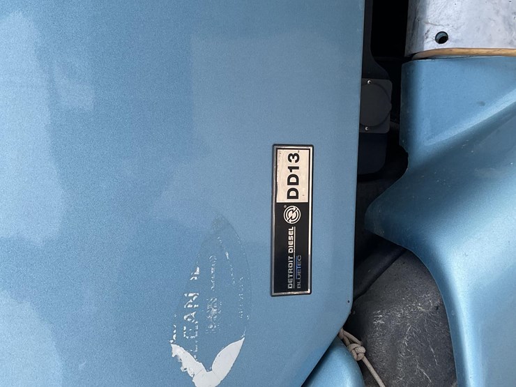 2012-freightliner-cascadia-113-image-10