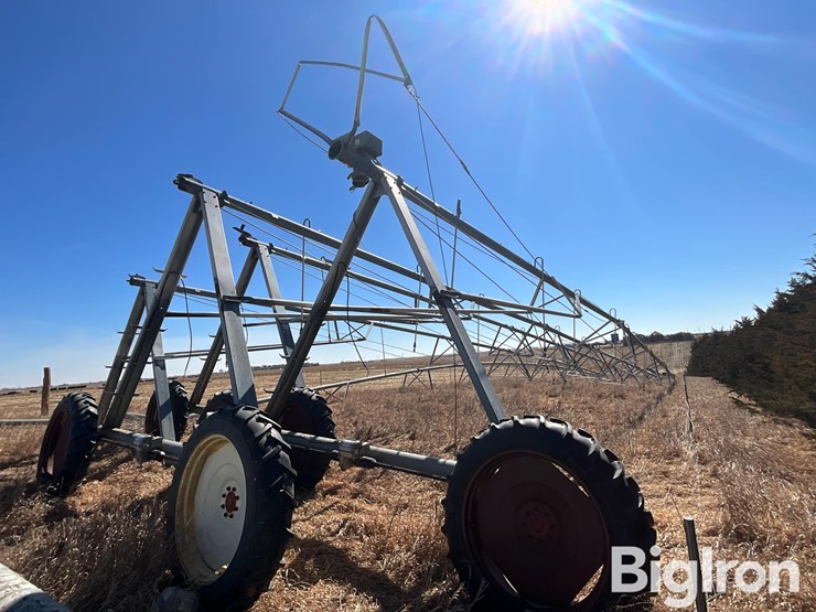 reinke-center-pivot-w/pipe-drops-sprinkler-image-12