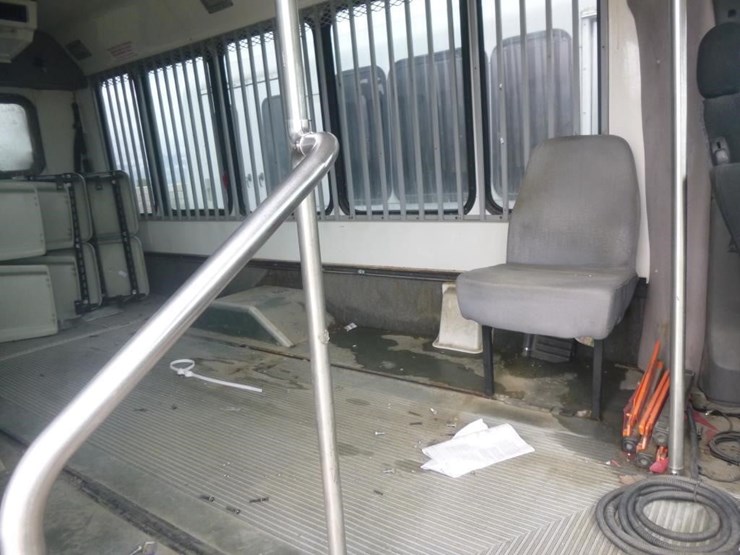 2009-chevrolet-3500-image-15