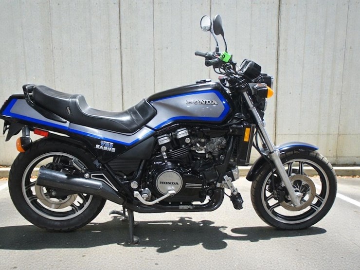 1985-honda-v65-sabre-vf1100-motorcycle-image-1