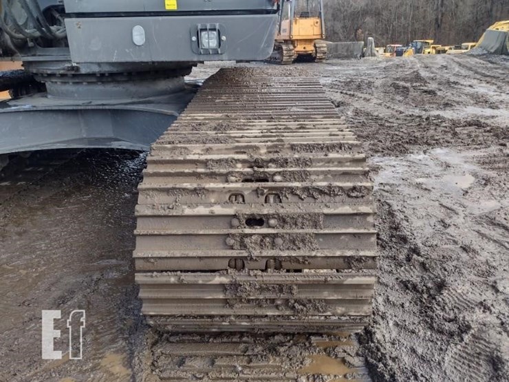 2020-volvo-ec220e-lr-image-40