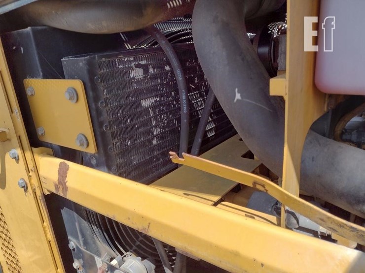 2011-caterpillar-525c-image-32