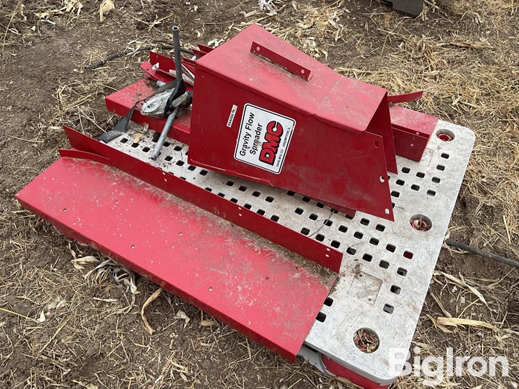 dmc-gravity-flow-grain-spreader-image-1