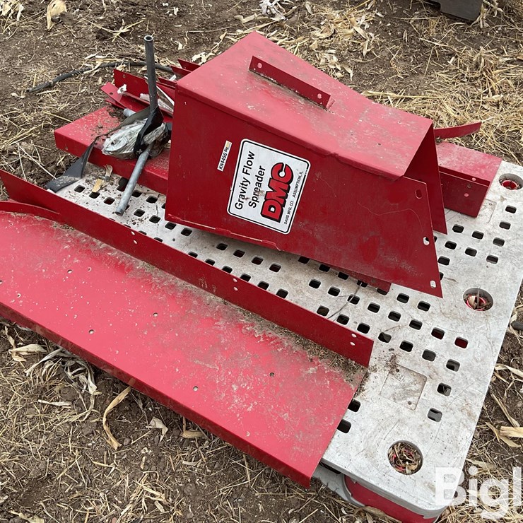 DMC Gravity Flow Grain Spreader