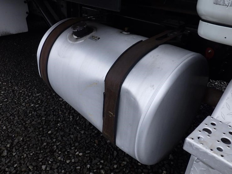 2012-freightliner-cascadia-125-image-16