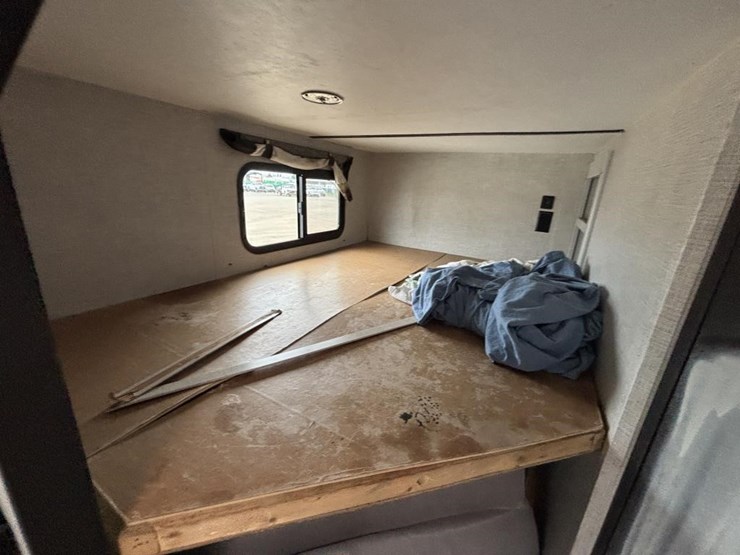 2020-bullet-bl2200bh20-travel-trailer-image-36