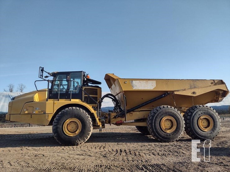 2019-caterpillar-745-image-1