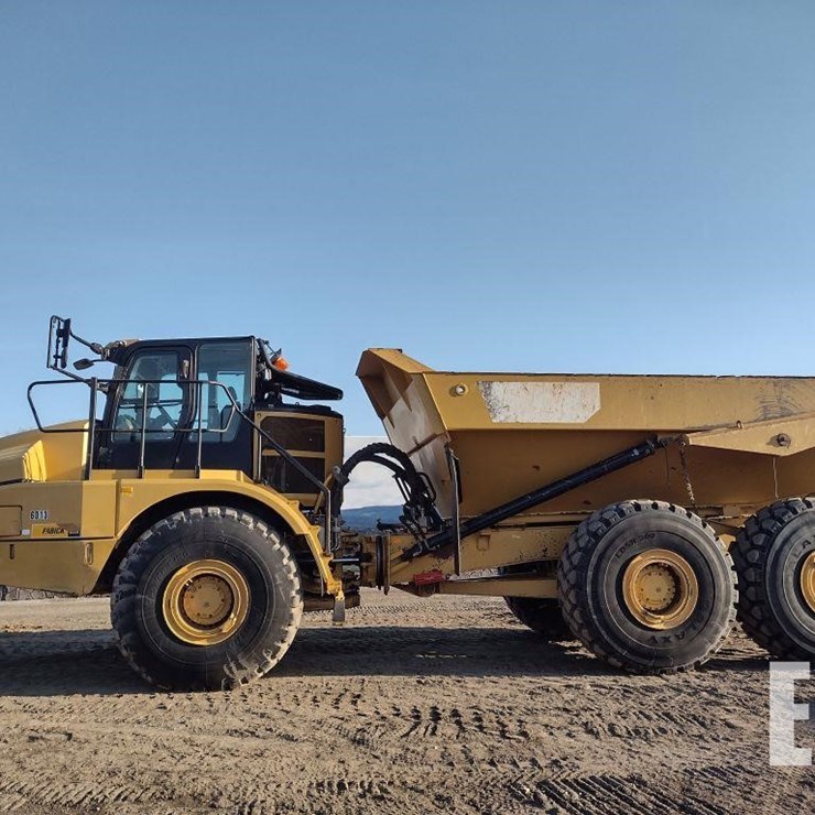 2019 CATERPILLAR 745