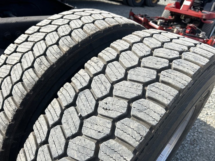 peterbilt-388-image-78